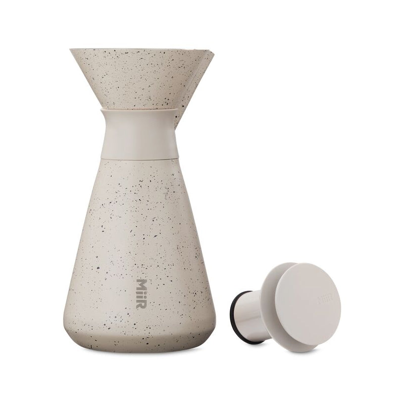 new-standard-carafe-a6 WebPDP-33oz_New_Standard_Carafe_Desert_Tan_Speckle_Studio__CAR1SVOS224_Front_Lid_Staged.jpg