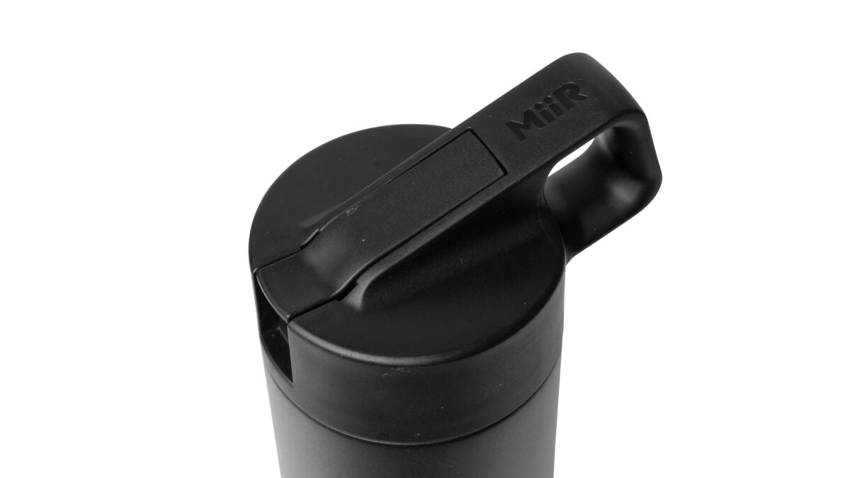 straw-bottle-i1-2 WebPDP-Straw_Lid_2_Black_Studio_0221_45deg_Closed__WMB1SL20002.jpg